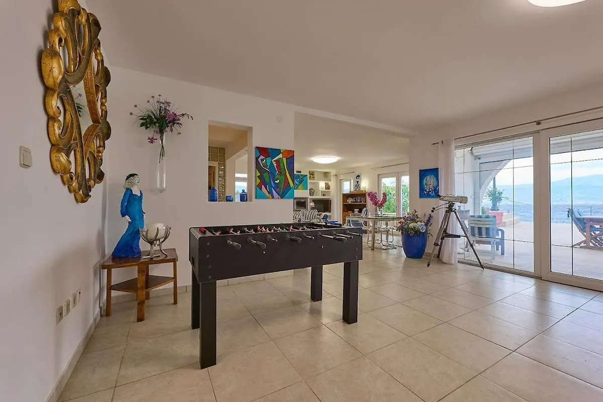 Seafront Villa For 9-10 People Slatine Holiday home