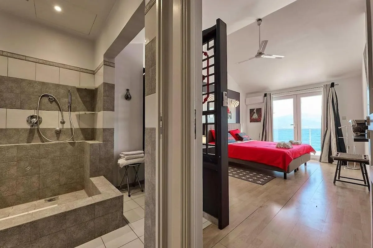 Seafront Villa For 9-10 People Slatine