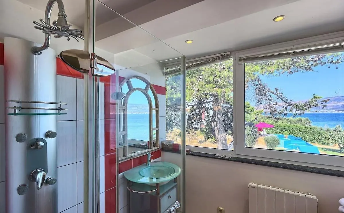 Seafront Villa For 9-10 People Slatine 0*,
