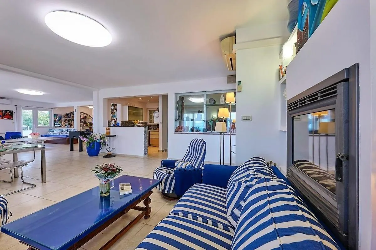 Holiday home Seafront Villa For 9-10 People Slatine
